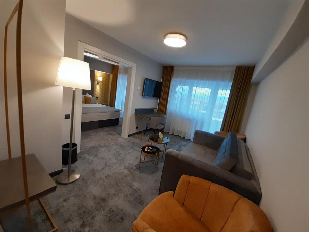 Hotel Univers Cluj-Napoca Extérieur photo
