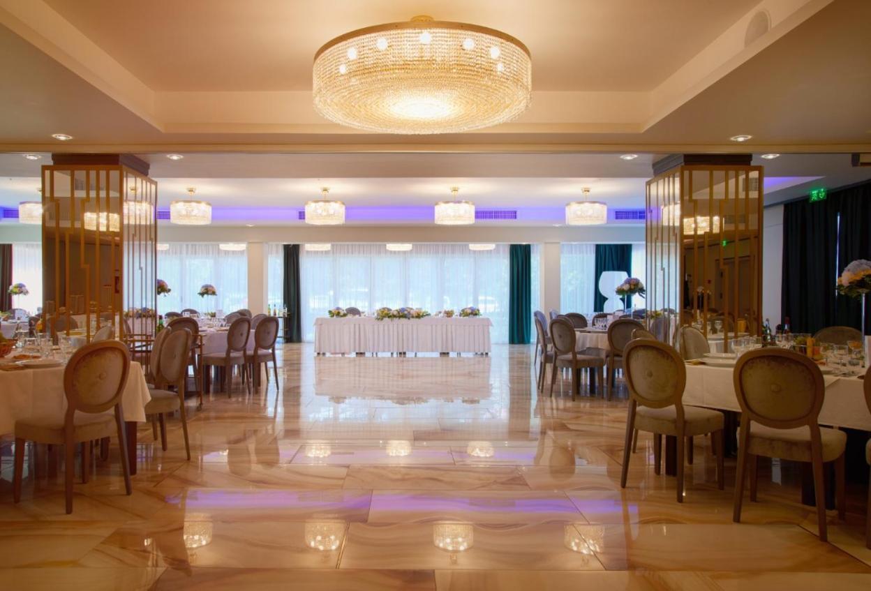 Hotel Univers Cluj-Napoca Extérieur photo