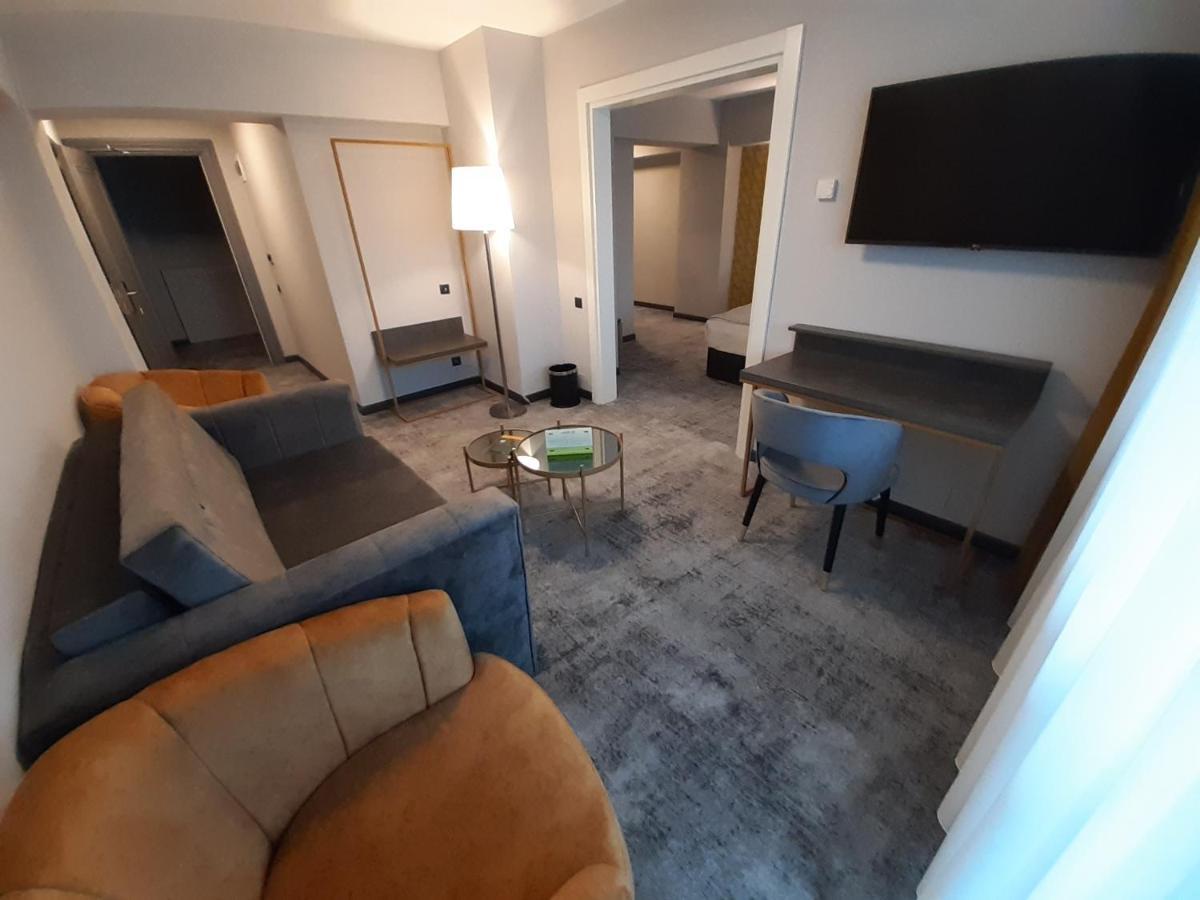 Hotel Univers Cluj-Napoca Extérieur photo