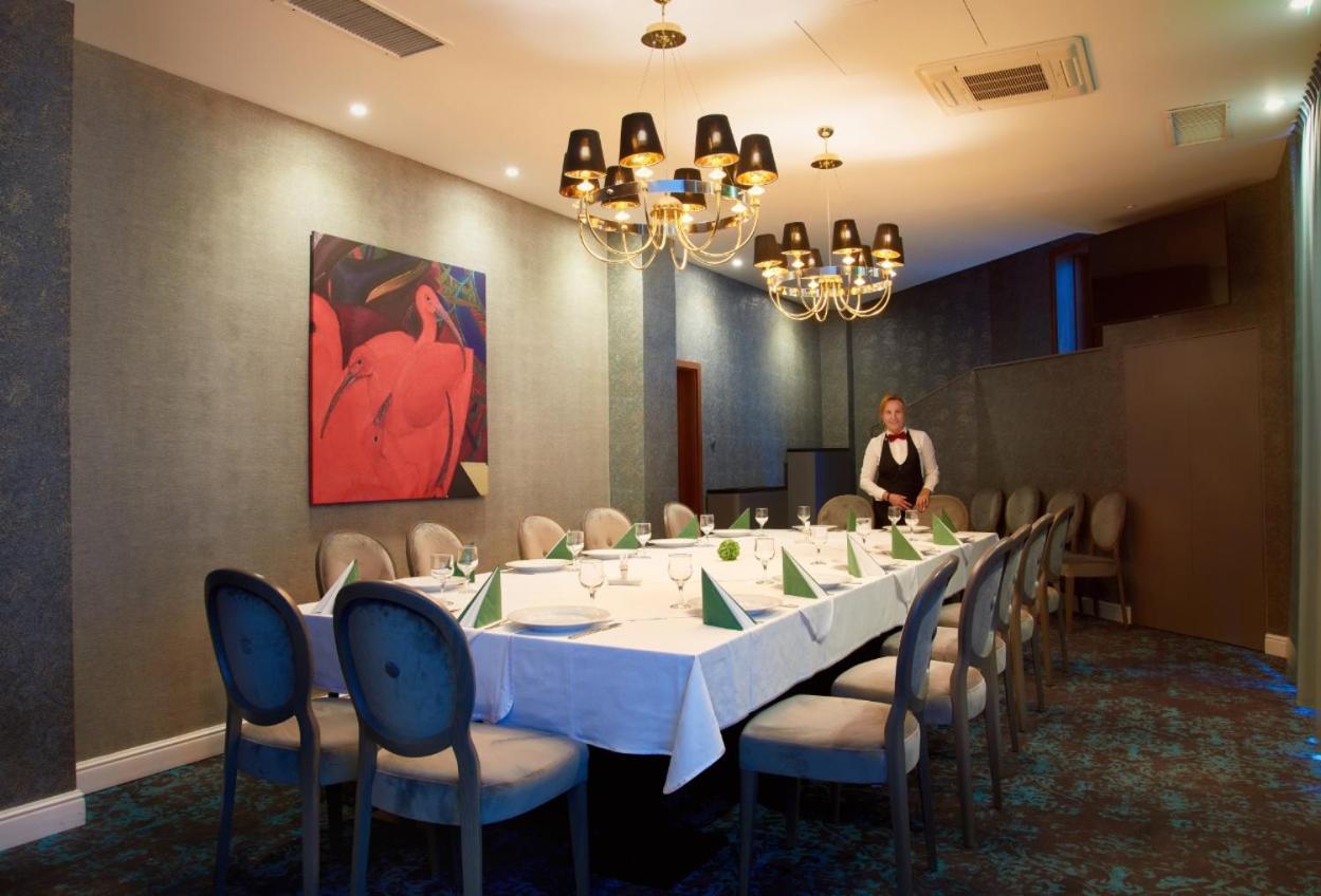 Hotel Univers Cluj-Napoca Extérieur photo