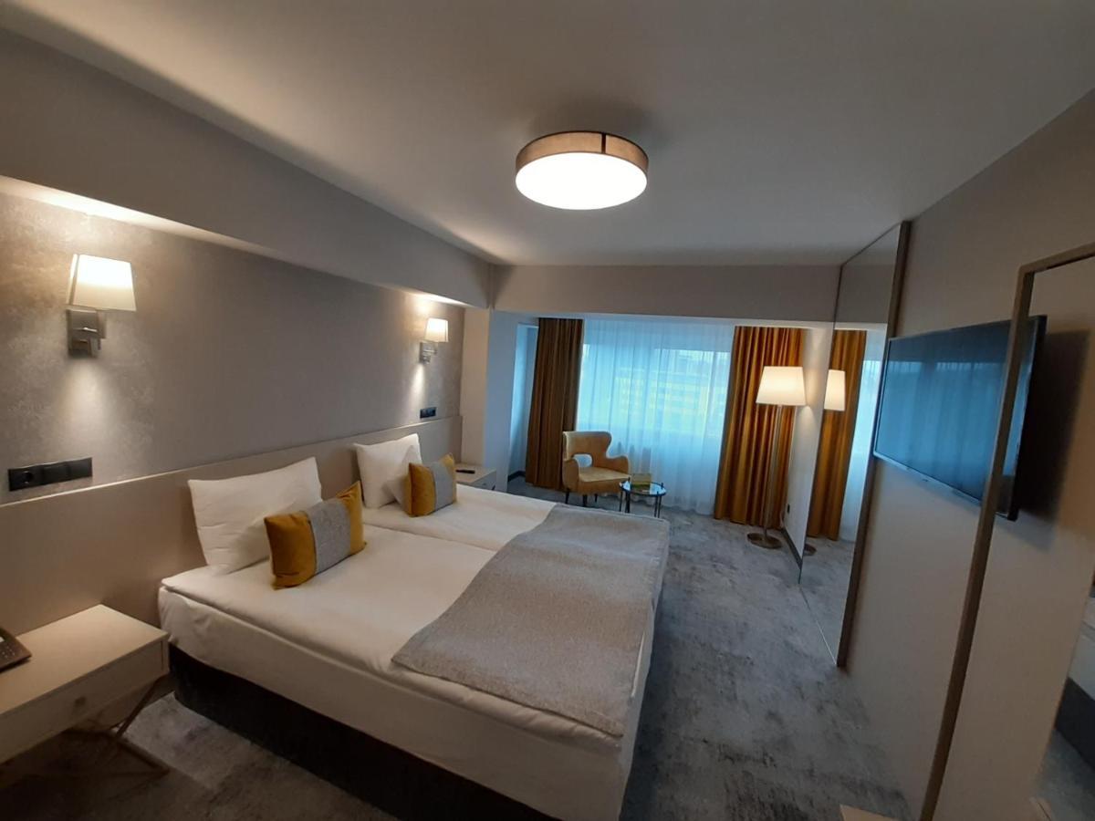 Hotel Univers Cluj-Napoca Extérieur photo