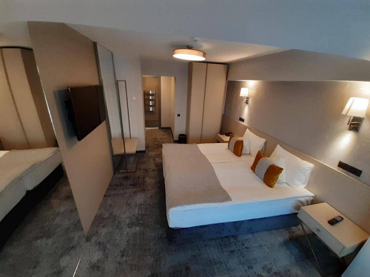 Hotel Univers Cluj-Napoca Extérieur photo