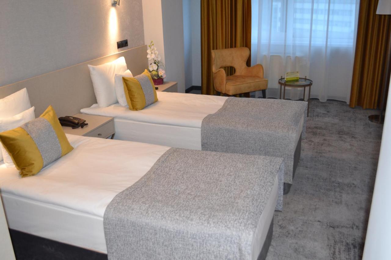 Hotel Univers Cluj-Napoca Extérieur photo