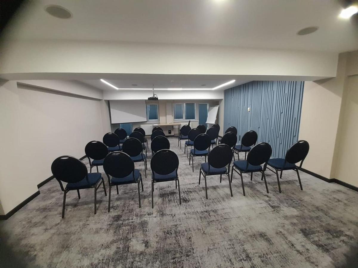 Hotel Univers Cluj-Napoca Extérieur photo