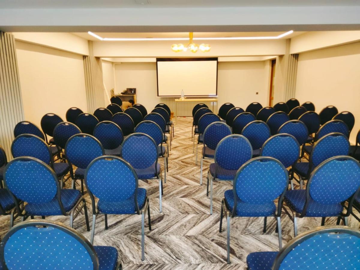 Hotel Univers Cluj-Napoca Extérieur photo