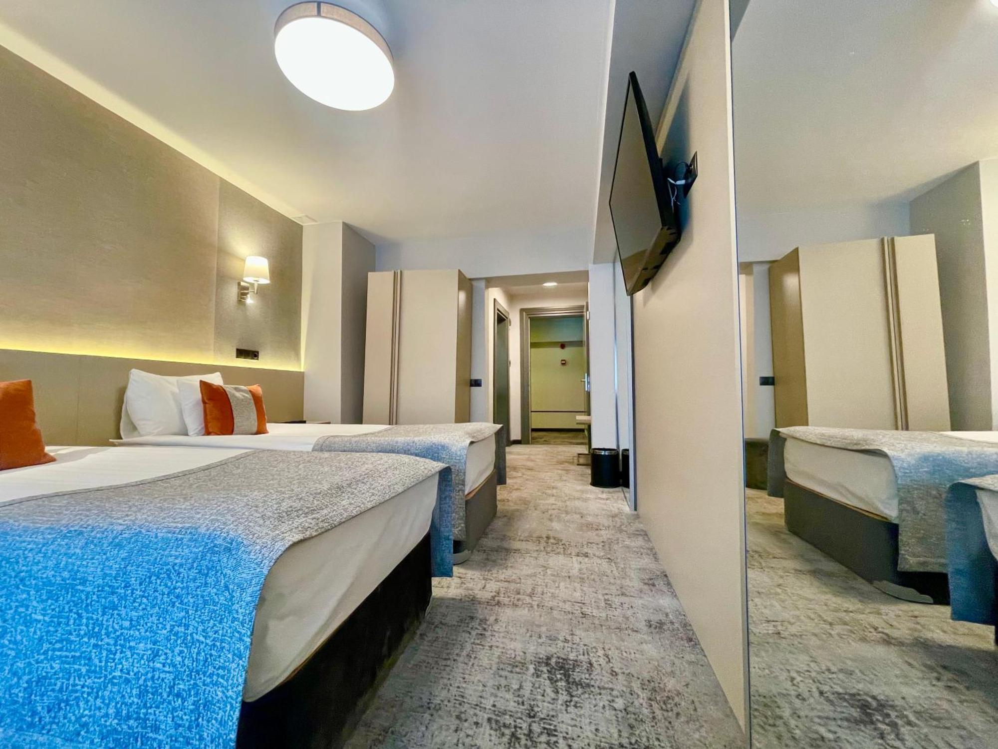 Hotel Univers Cluj-Napoca Extérieur photo