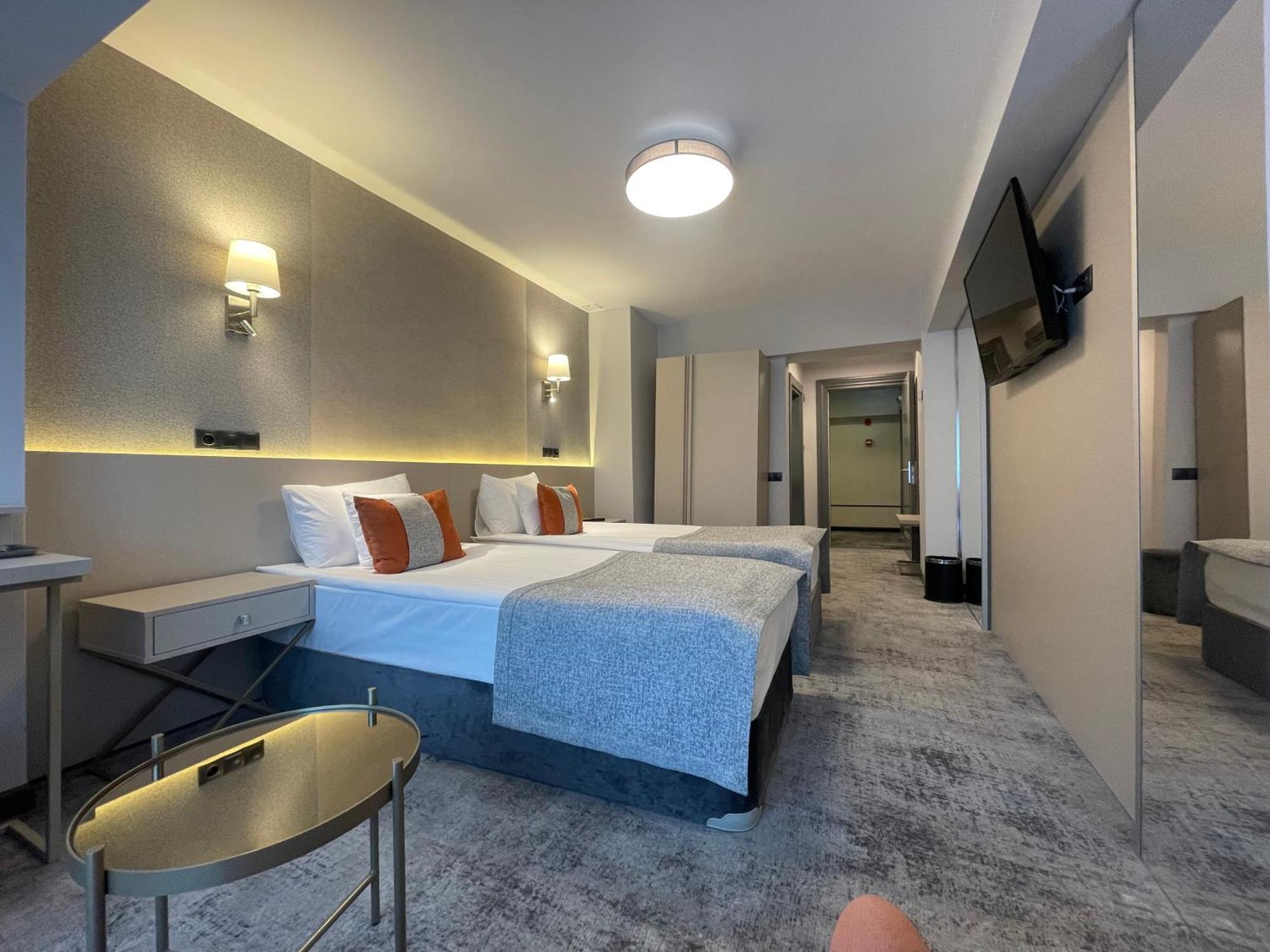 Hotel Univers Cluj-Napoca Extérieur photo