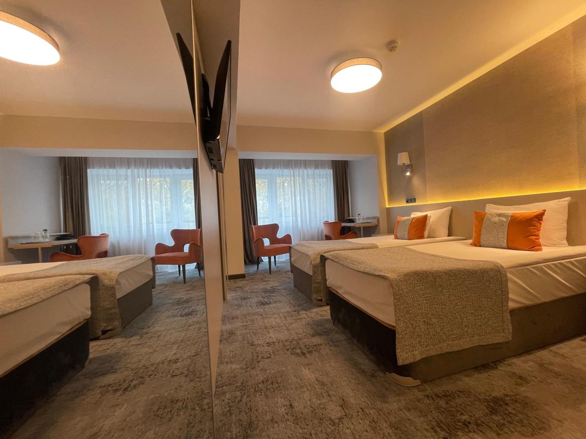 Hotel Univers Cluj-Napoca Extérieur photo
